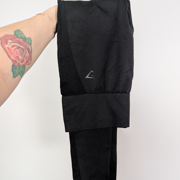 Gym Shark Leggings - Picture 2 of 3